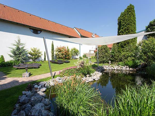 Gasthof Weinzettl Hotel Apetlon Exterior photo